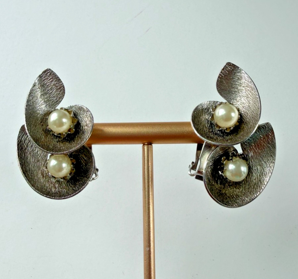 Vintage 1960s Silver Tone Spiral Noodle and Faux Pearl Clip On Earrings Climber